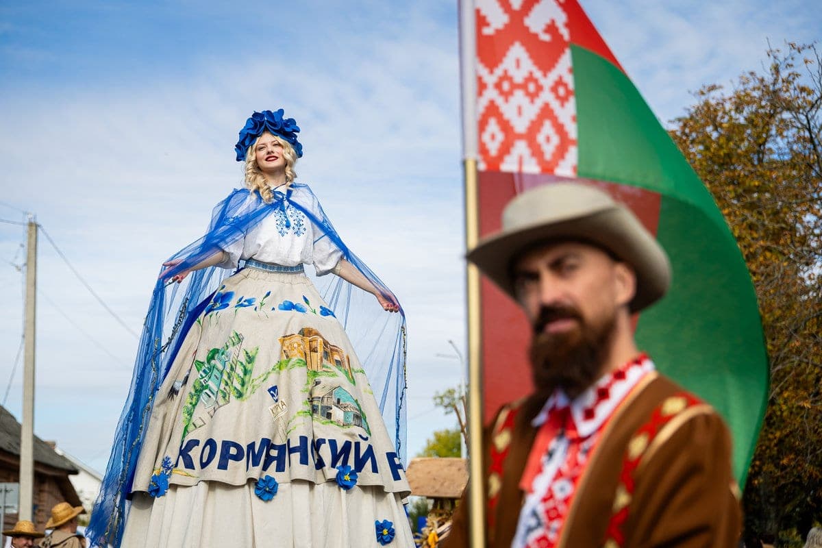 Photofact. What surprised the districts of the Gomel region at the festive procession of regional "Dazhynok"