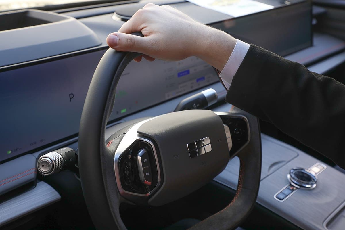 On the highway R-23 near Minsk on October 13 will limit traffic because of the investigative experiment