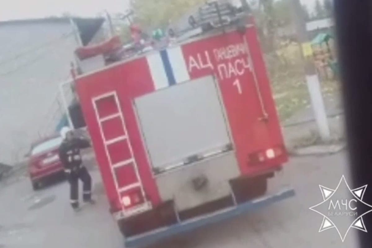 Emergencies Ministry workers rescued a man in a fire in an apartment in Gantsevichi