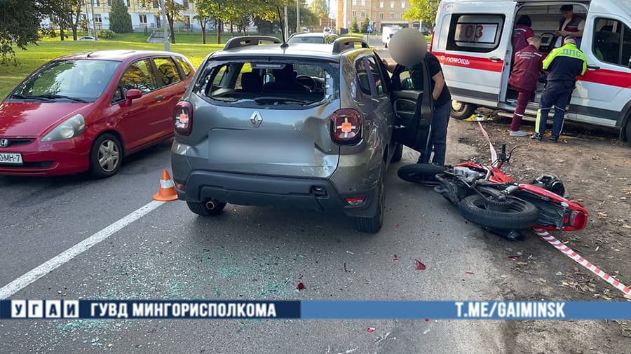 Мотоциклист столкнулся с автомобилем на ул. Большая Слепня
