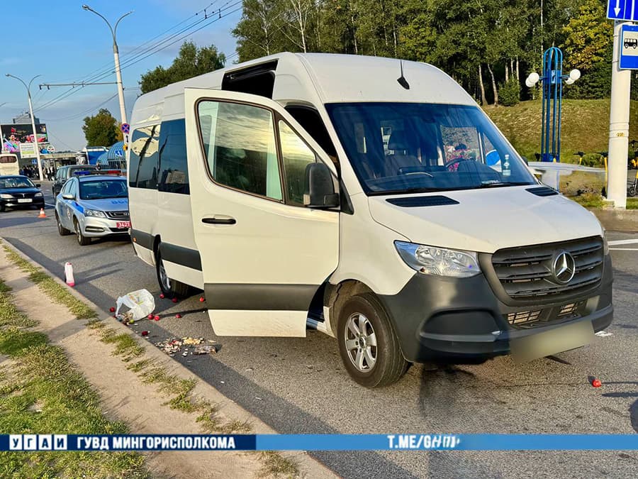 Микроавтобус сбил женщину на пр. Независимости — она переходила дорогу в неположенном месте