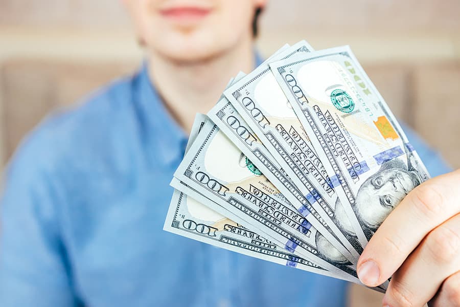 Нефть по 100 USD за баррель, инфляция растет, а ваши сбережения — в выигрыше. Объясняем почему