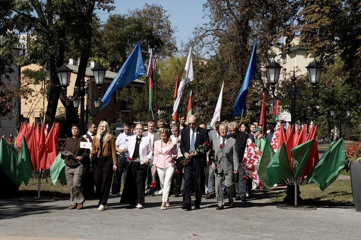 Патриотический автопробег ко Дню народного единства стартовал в Бресте