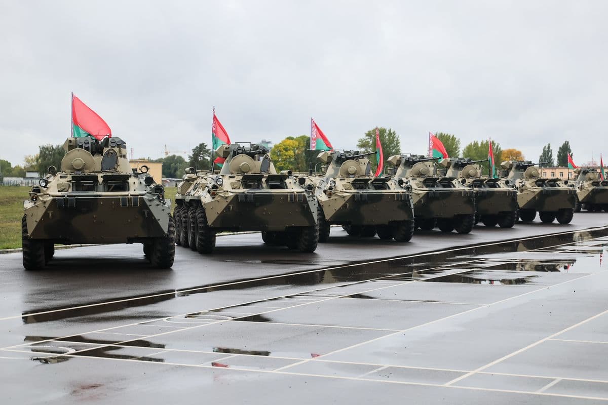 Двадцать новых БТР-82А пополнили парк брестской десантной бригады