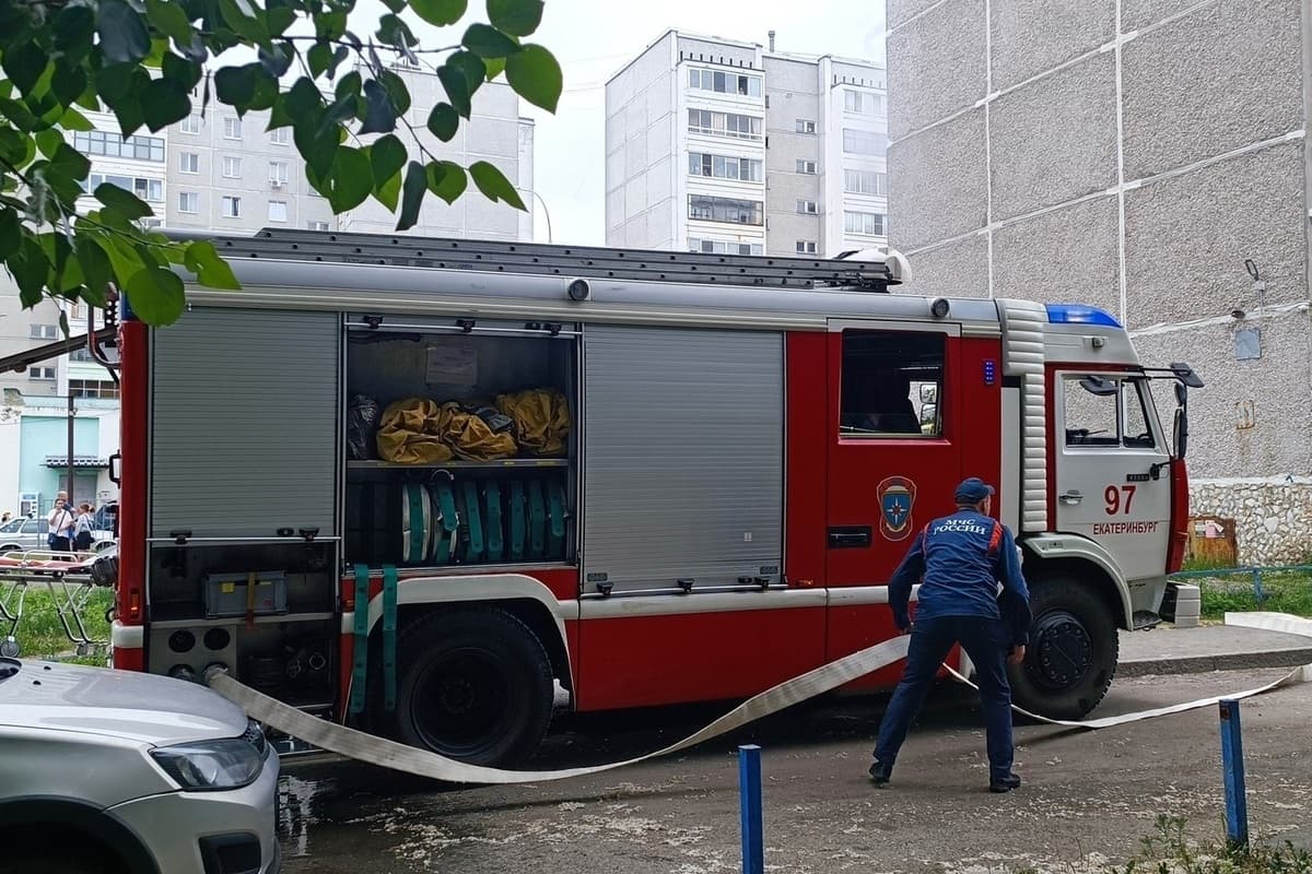 В Екатеринбурге сгорел садовый дом