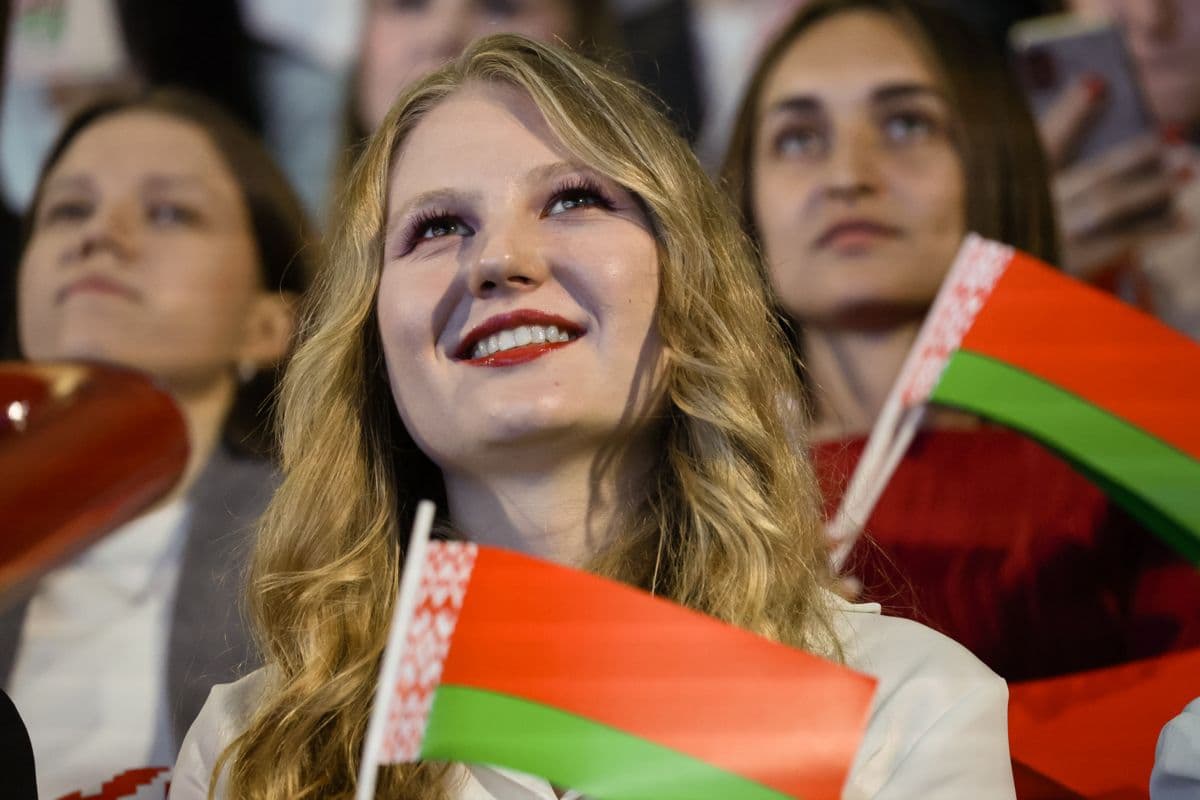 Лучшие фото «СБ» за неделю — код единства, тройное счастье и витаминный рейс
