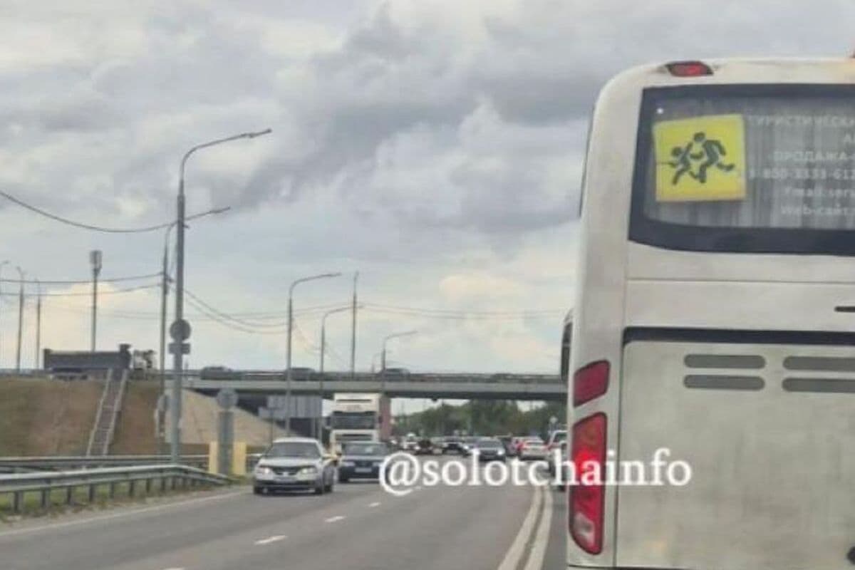 По дороге из Рязани в сторону Солотчи собралась пробка