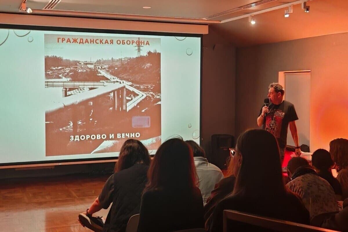 «Формульная поэтика Егора Летова»: в Центре Вознесенского разобрали тексты музыканта