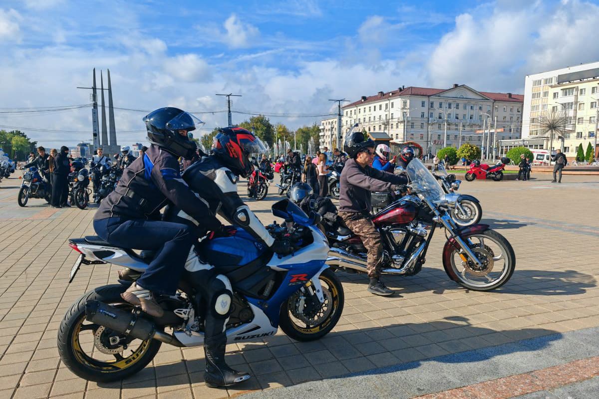 Фотофакт. Мотопарадом в честь Дня народного единства закрыли мотосезон в Витеске