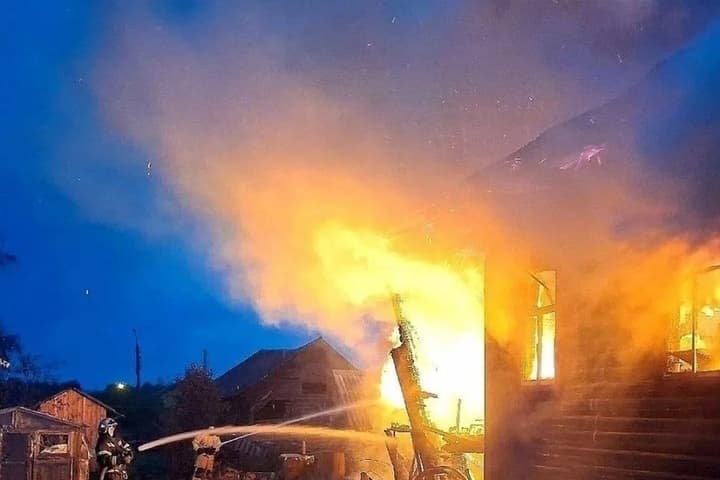 В рабочем посёлке Ковернино сгорел частный дом, погиб мужчина