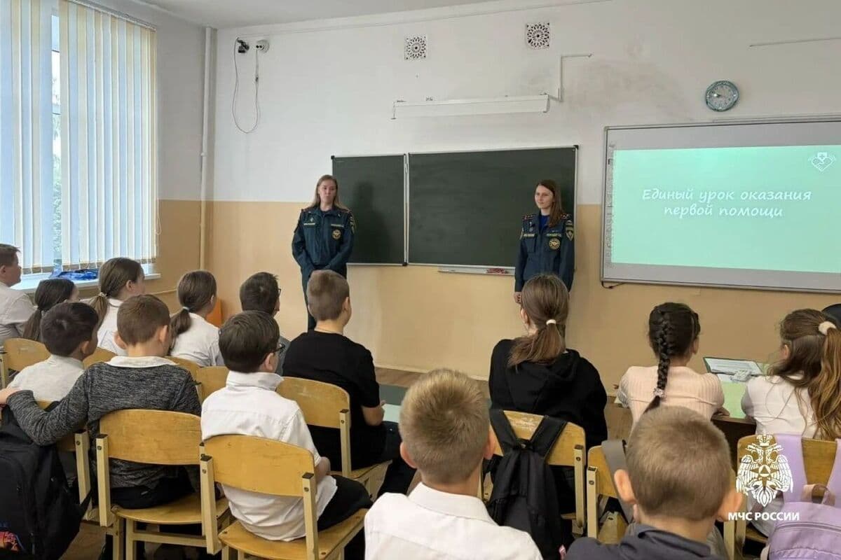 Сотрудники костромского МЧС провели в школе номер 18 «Единый урок первой помощи»