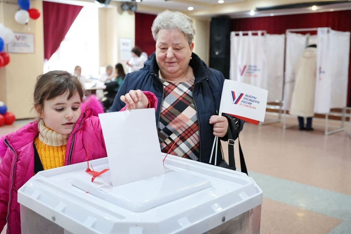 В Приуральском районе дети могут обменять игрушки на избирательных участках