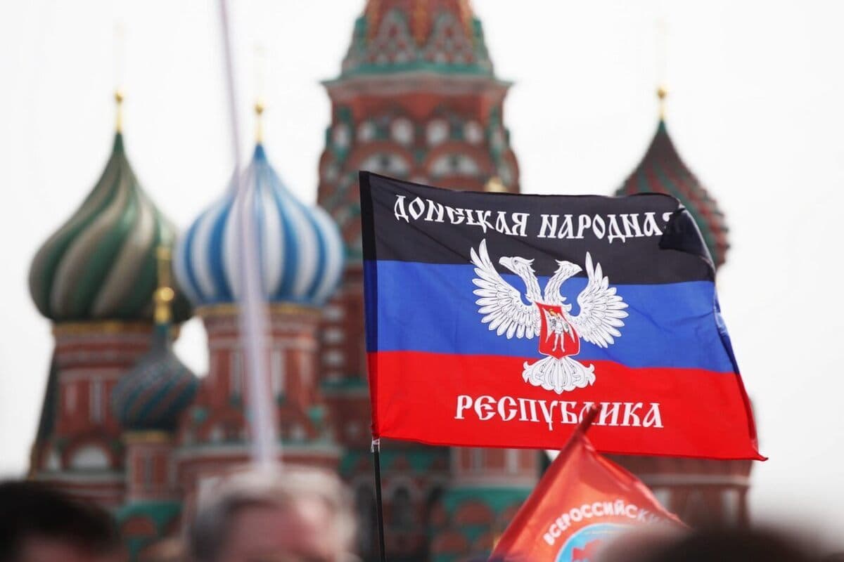 Путин поручил правительству восстановить работу транспорта на Донбассе