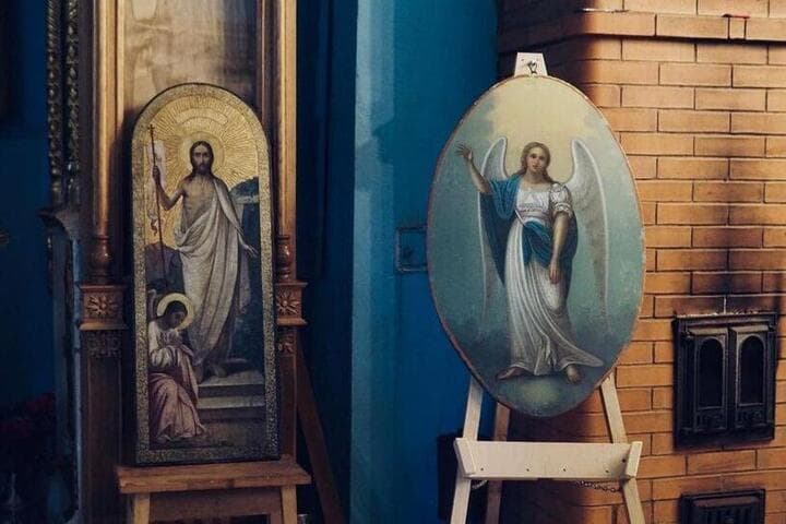 В Пушкинских Горах впервые за 150 лет вернули в храм отреставрированные иконы