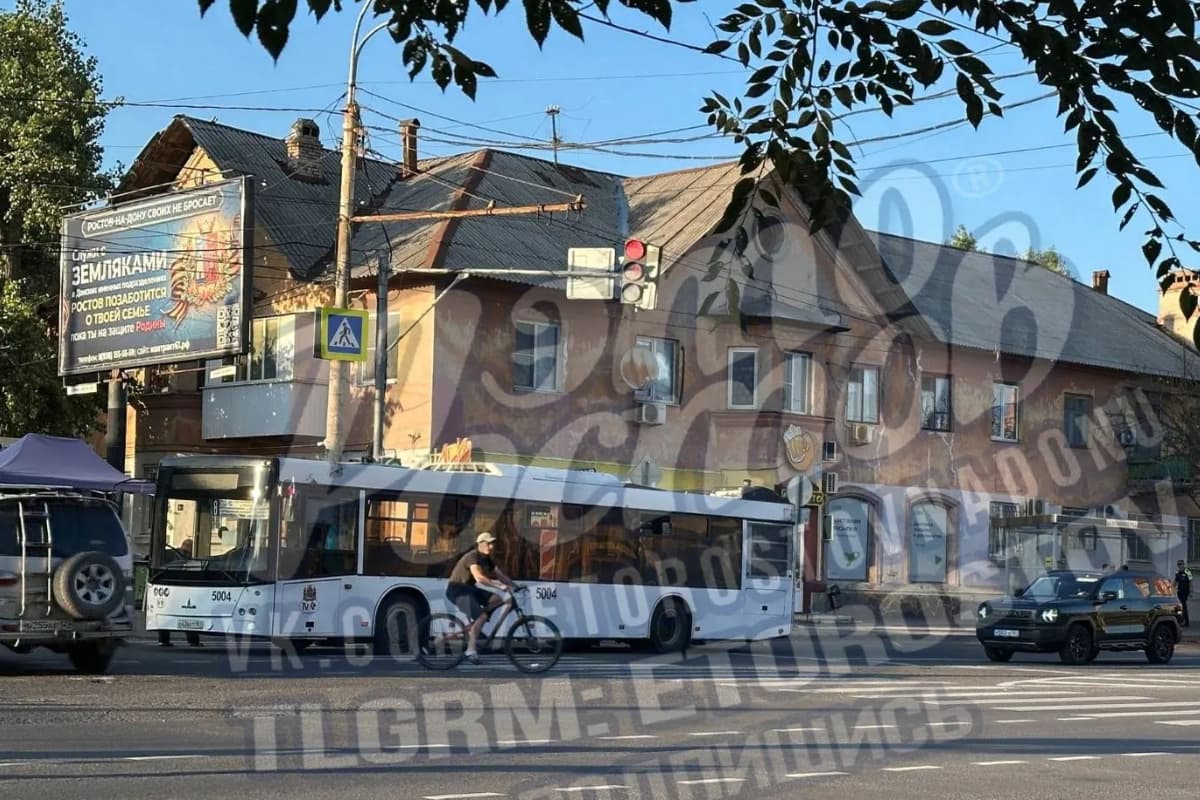 Автобус сбил женщину на улице Портовой в Ростове