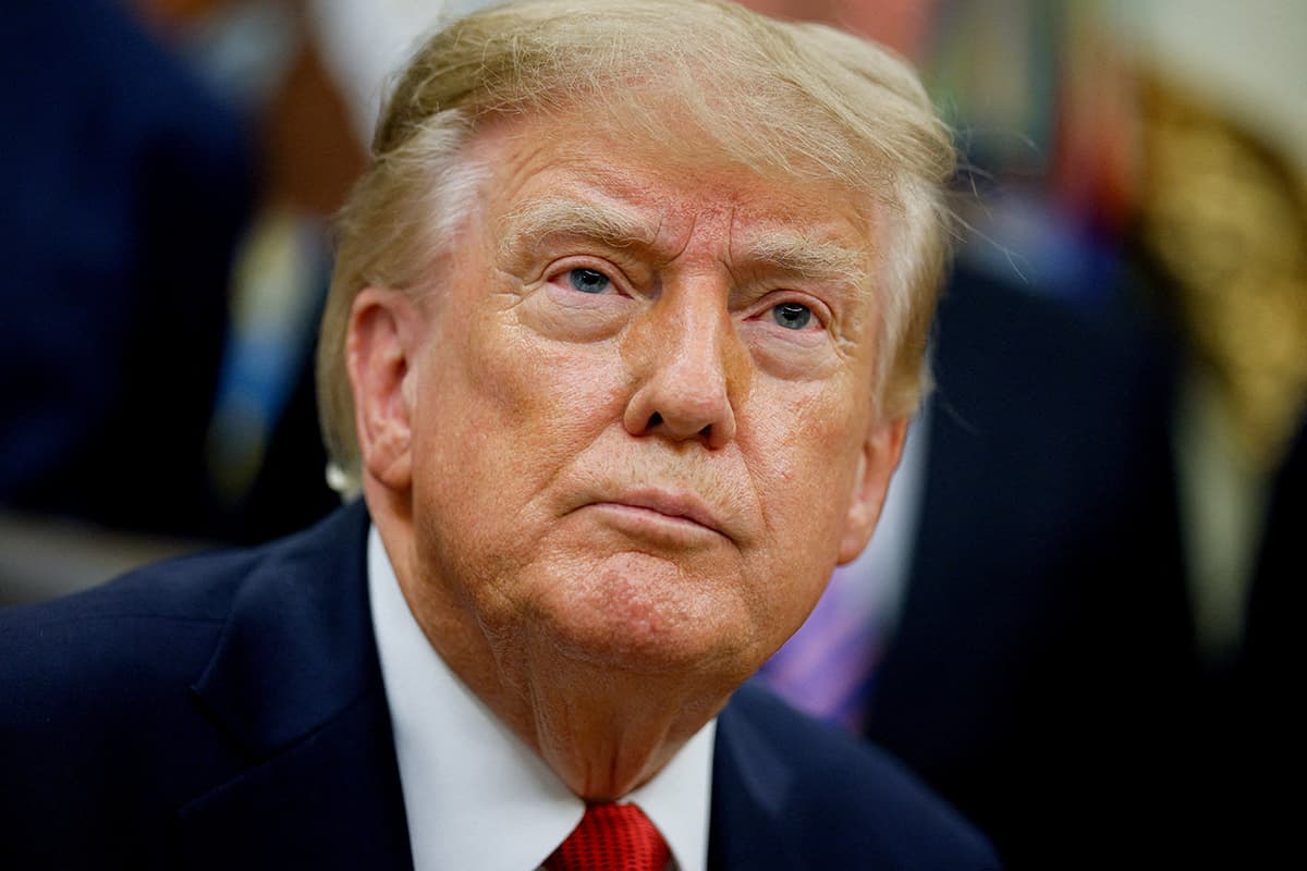 Трамп потребовал от Зеленского прекратить удары по российским НПЗ