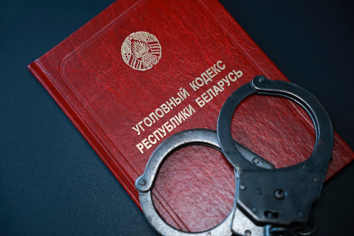 Бригадир и слесарь в Оршанском районе осуждены за хищение более тонны комбикорма