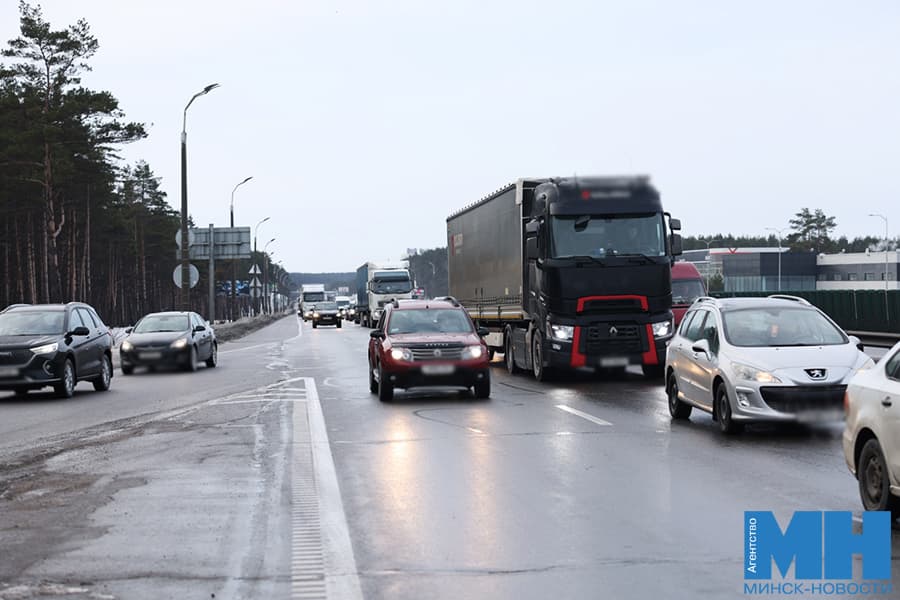 Движение транспорта временно ограничено на МКАД и в переулке Масюковщина