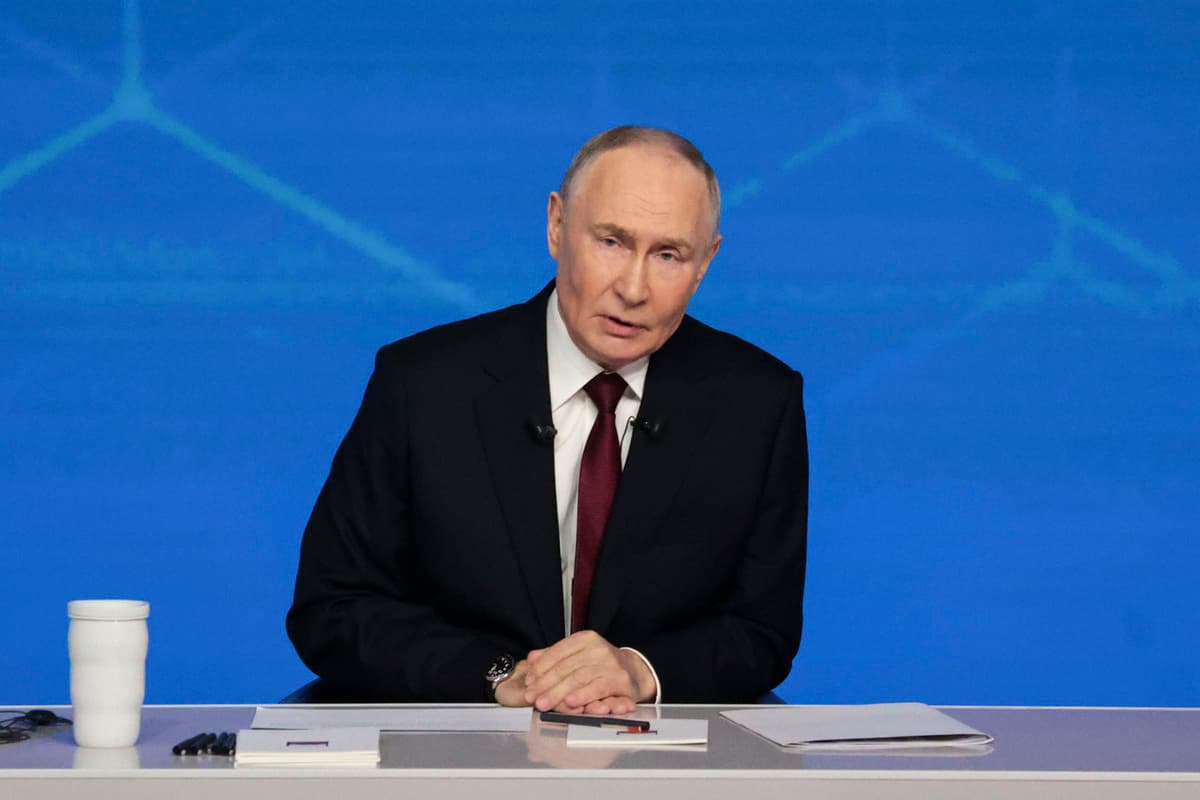 Путин посмертно наградил помощника машиниста Шведова