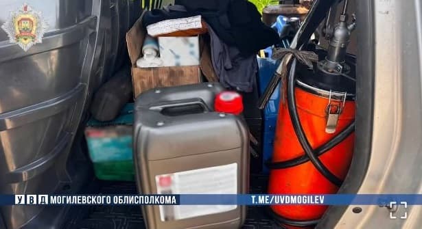В Могилеве слесарь похитил с предприятия моторное масло и запчасти для сельхозтехники на сумму более  7 тыс.