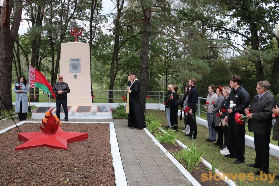 В Слонимском районе почтили память мирных жителей, погибших в годы Великой Отечественной войны