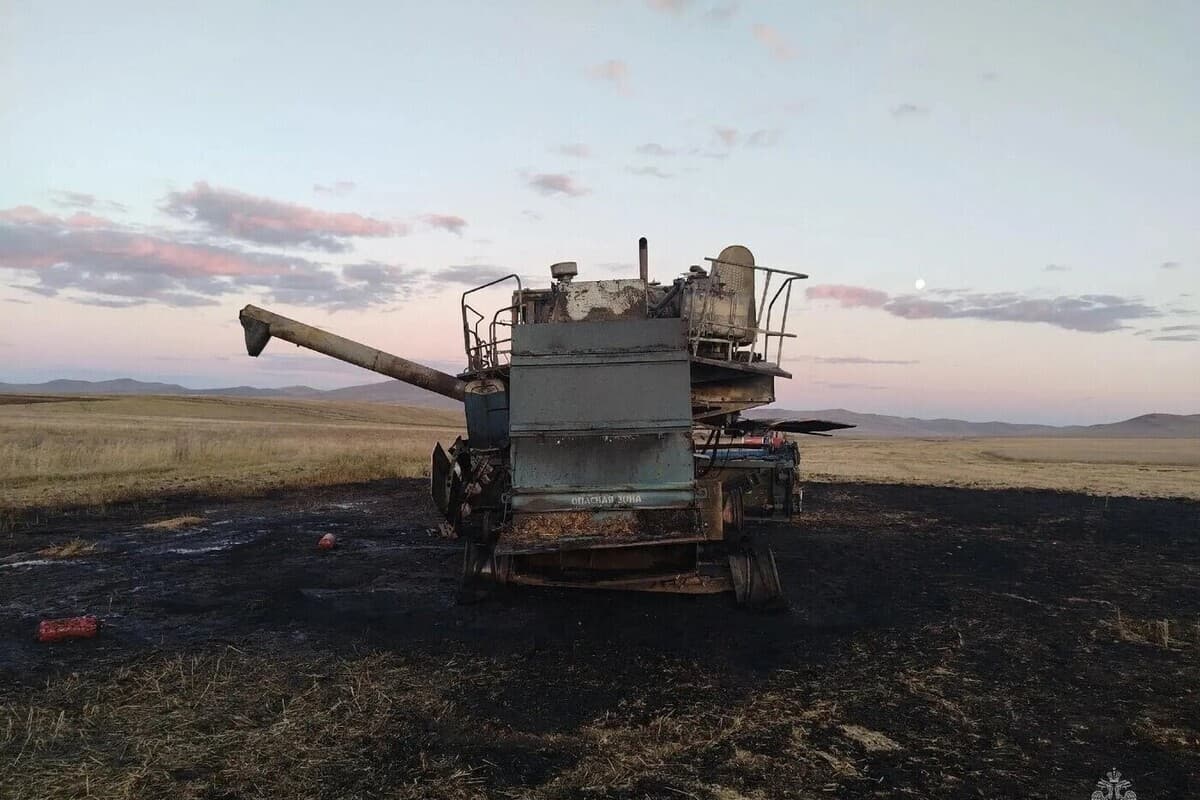 Комбайн загорелся в Забайкалье