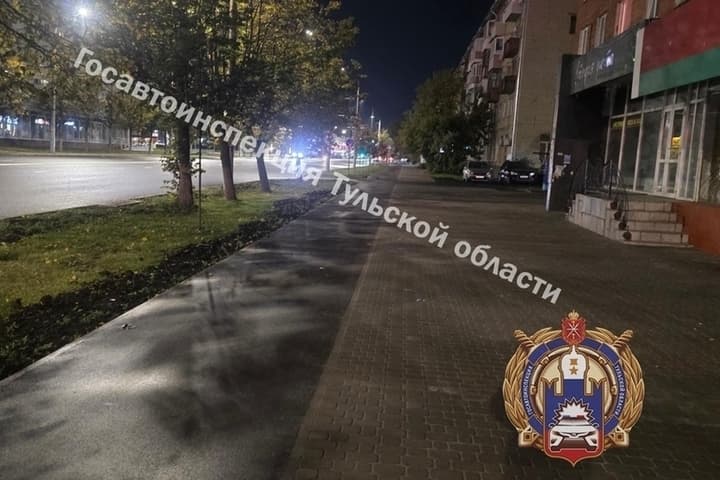 В Туле зумер опрокинулся на новой велодорожке на Красноармейском проспекте