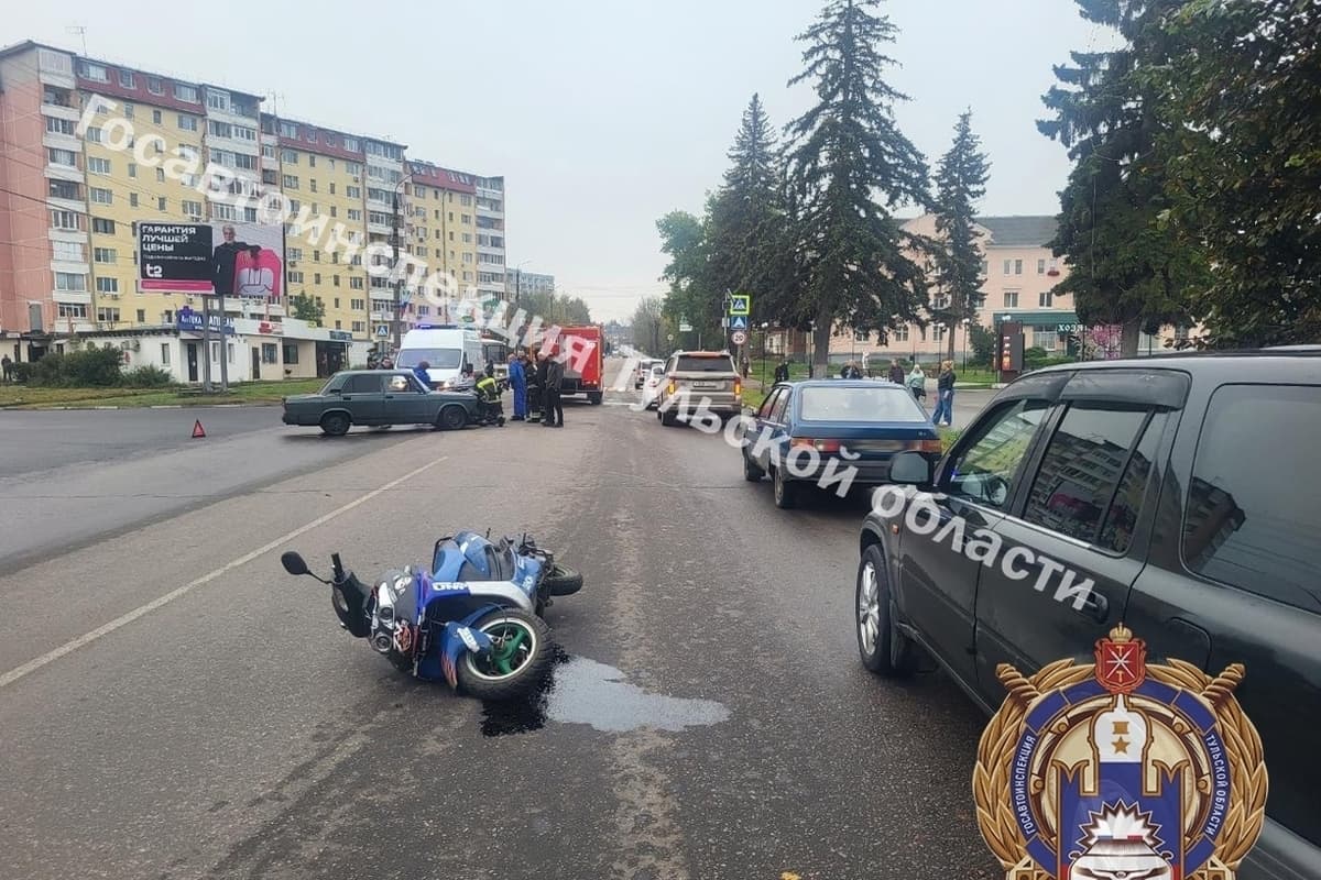 Под Тулой бесправный водитель мопеда пострадал в ДТП с «ВАЗ 2105»