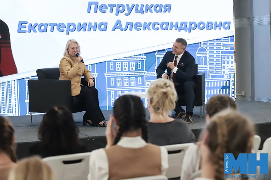Миссия педагога — воспитывать будущее: в Минске обсудили роль женщин в образовании