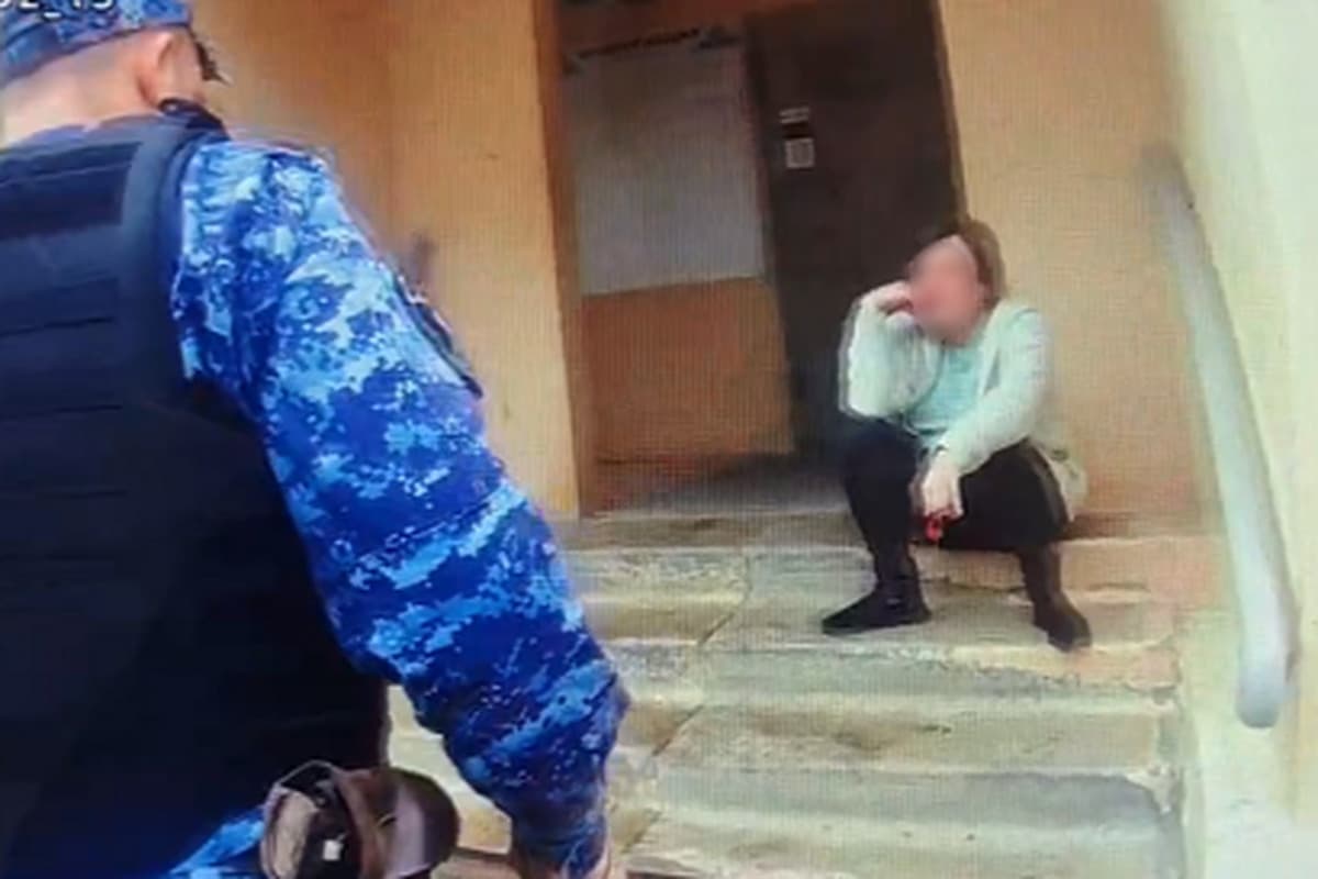 В Курске росгвардейцы задержали женщину, ранившую мужа ножом в ходе ссоры