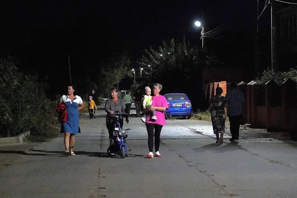 В Астрахани проложили более шести километров сетей освещения