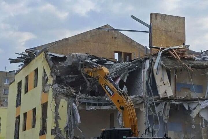 В Рыбинске стартовали работы по сносу двух аварийных домов