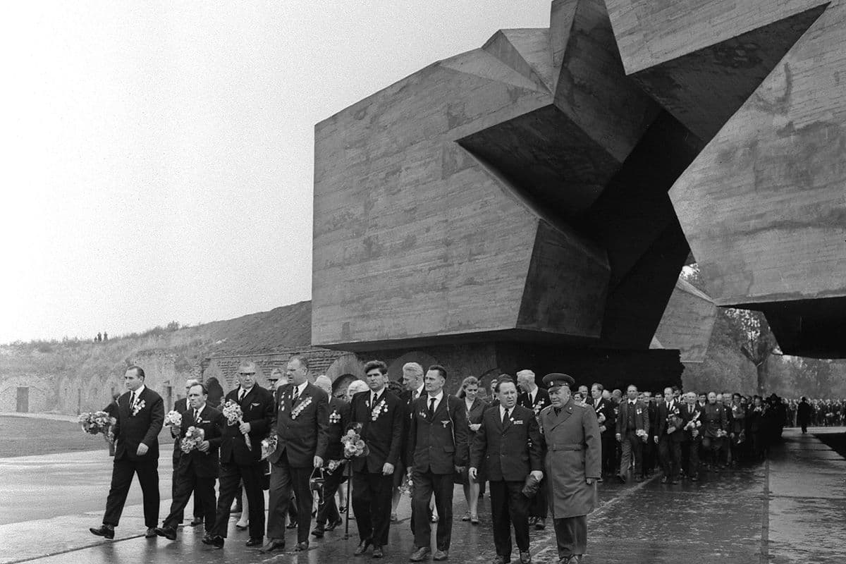 Восставшая из руин. Мемориалу «Брестская крепость-герой» — 55 лет
