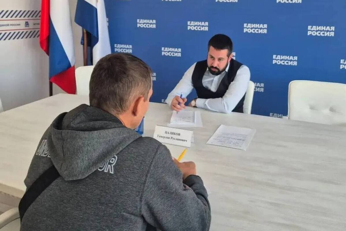 Житель Геническа предложил поправки в законопроект на приёме у депутата
