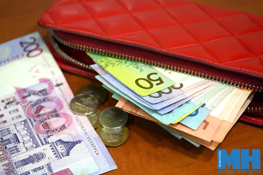 В августе средняя зарплата в Минске составила 4 032,7 BYN
