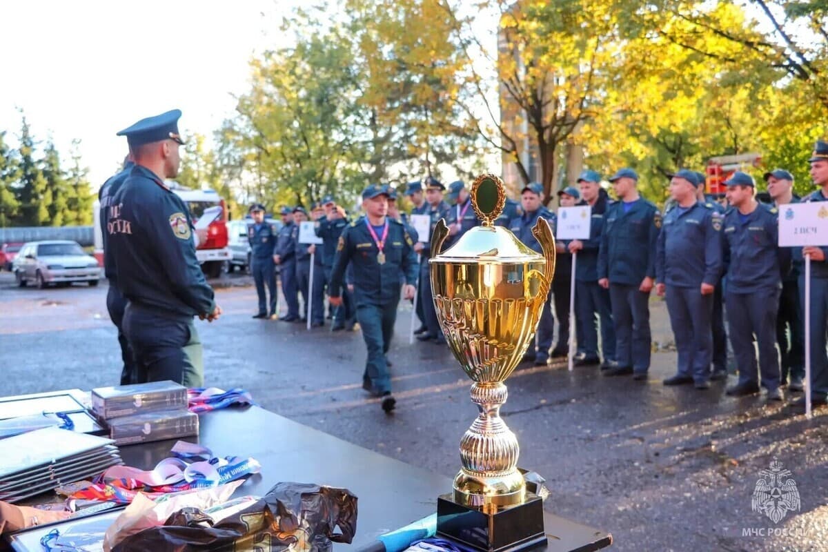 Псковские огнеборцы показали мастерство: подведены итоги соревнований по пожарно‑строевой подготовке
