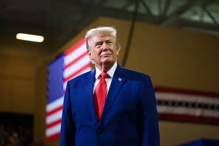 Трамп расстроил Зеленского просьбой отправляться в Москву за миром, пишет Bloomberg