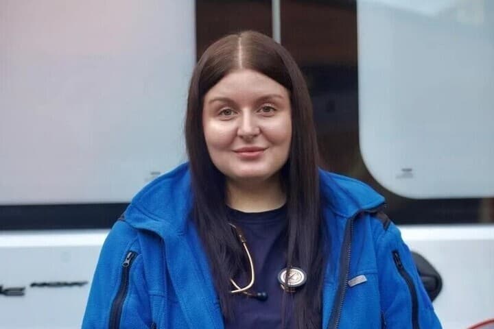 „Главное — не показывать панику“: врач скорой помощи о работе, мифах и советах для новичков