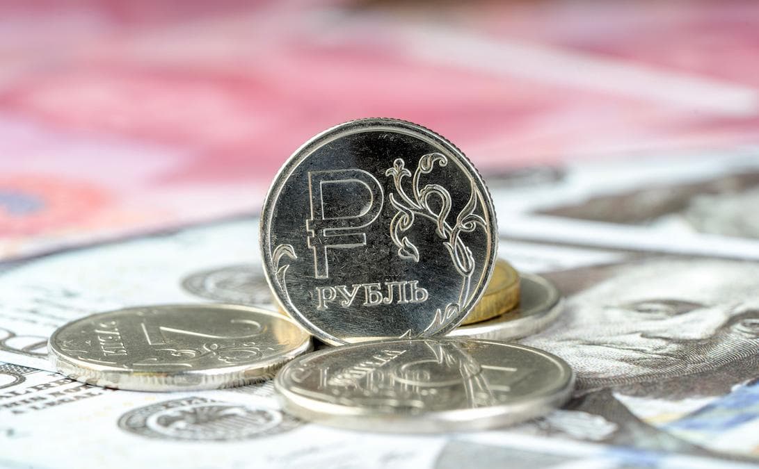 Рост до ₽90 или падение ниже ₽80: что будет с курсом доллара в октябре