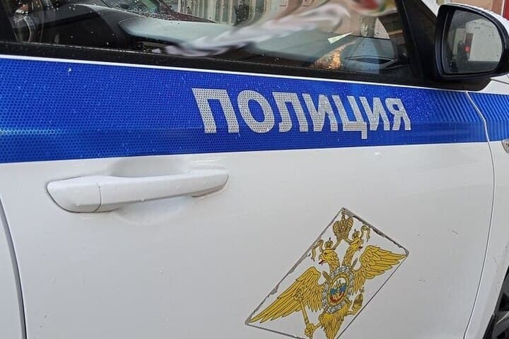 В Сочи неизвестный облил автомобили кислотой