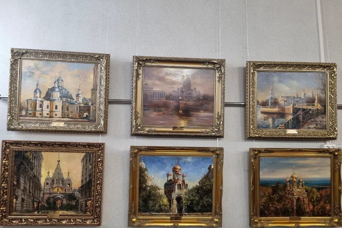 В Смоленске открылась выставка «Православные храмы мира»