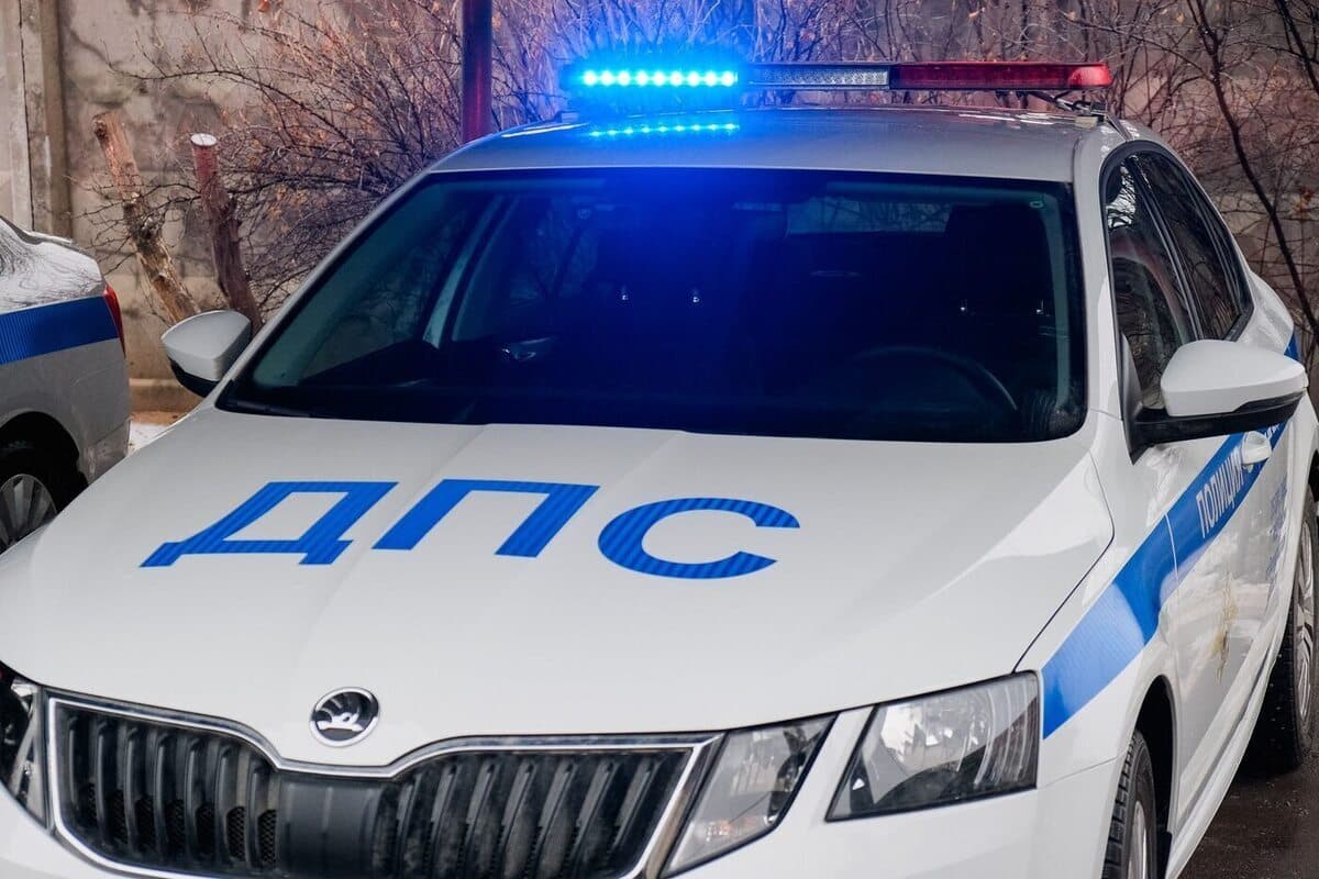 В Астрахани водителя оштрафовали на 2 тысячи рублей за езду по тротуару