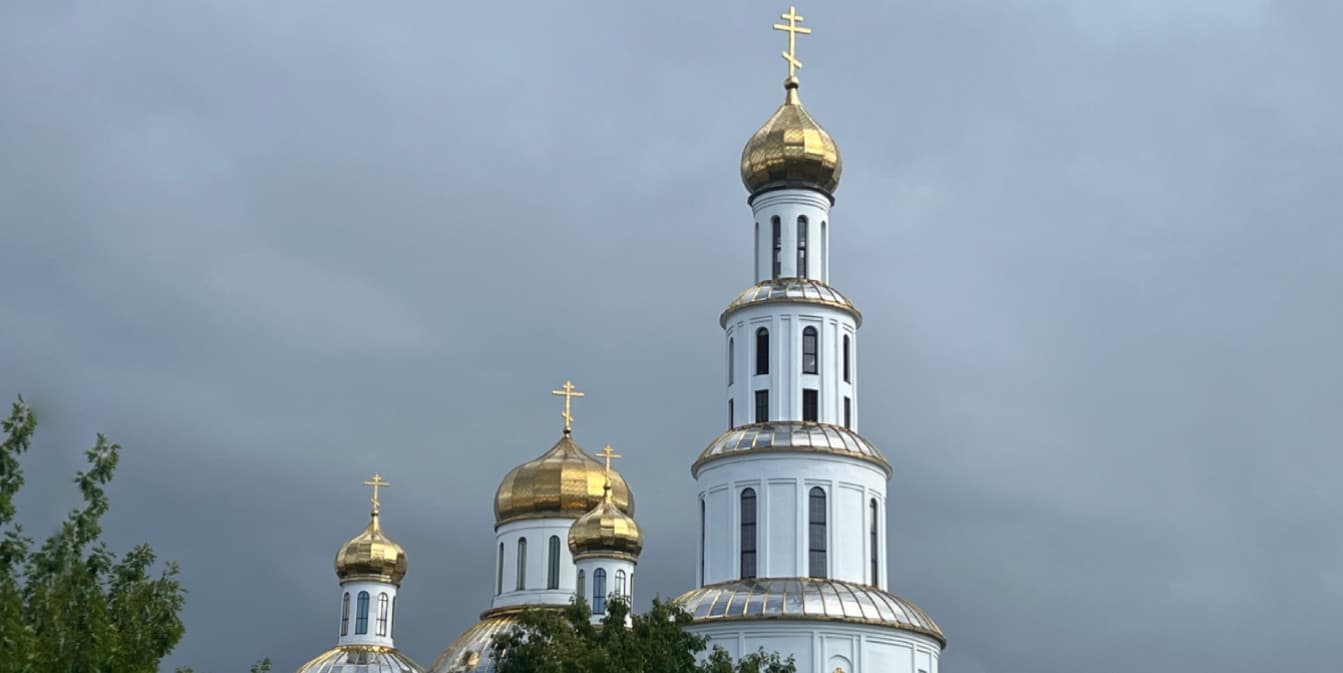 Воздвижение Животворящего Креста Господня празднуют православные верующие
