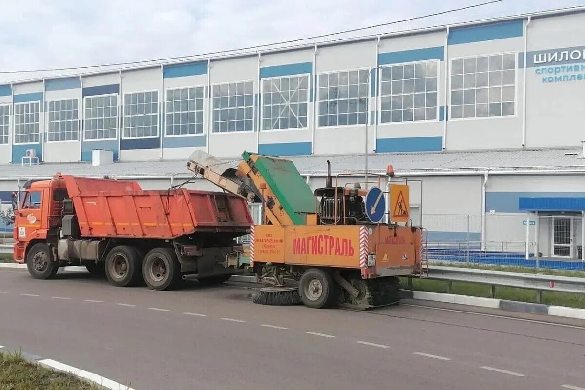 Voronezh public utilities clean the city around the clock
