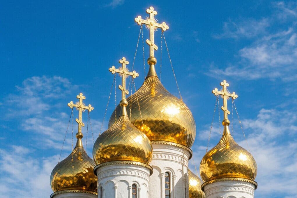 В деревне Ботово освятили восстановленный Воскресенский храм