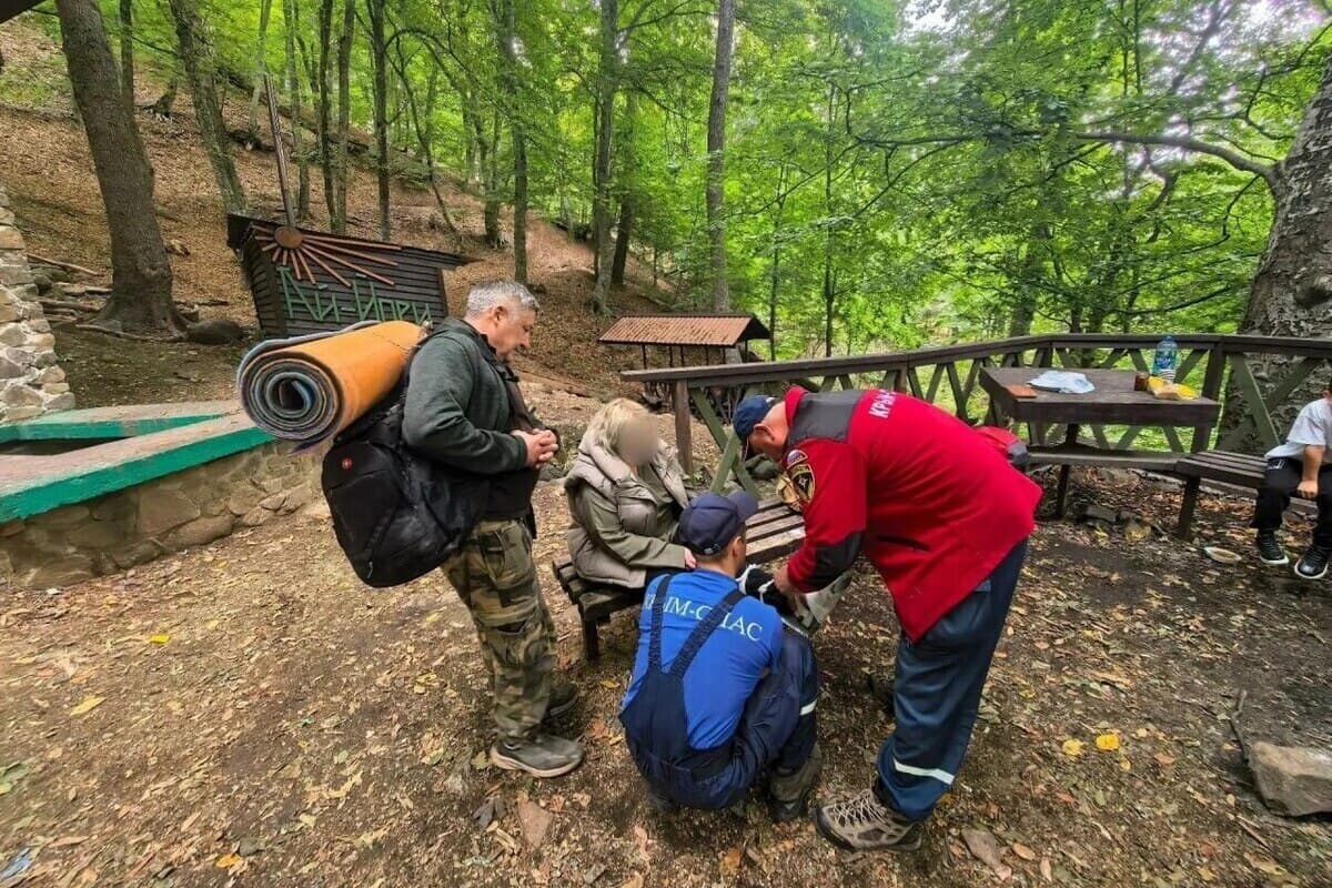 Туристка травмировала ногу в крымских горах