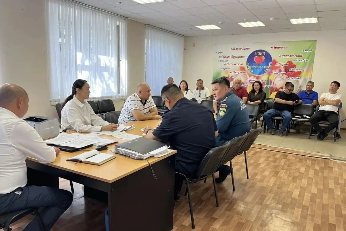В Калмыкии обсудили безопасность населения и подготовку к отопительному сезону