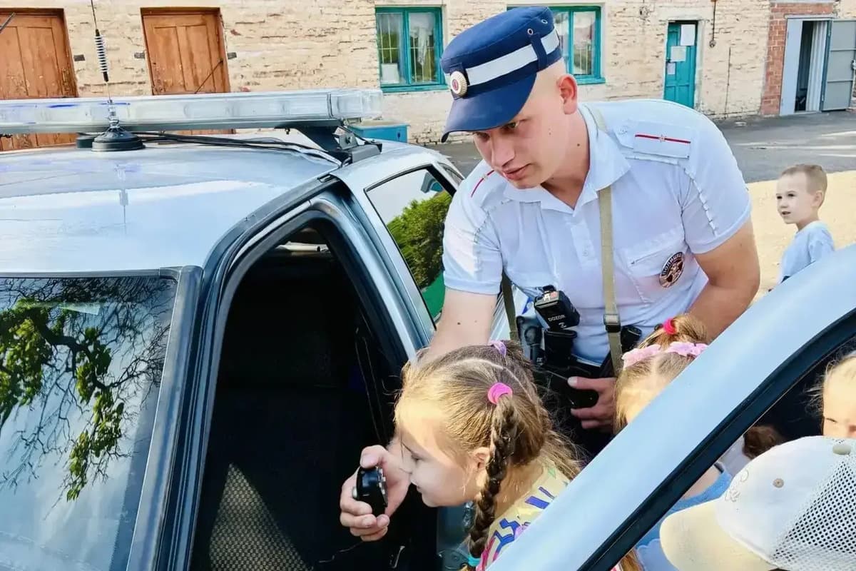 В Каневском районе дошкольникам показали патрульный автомобиль ДПС