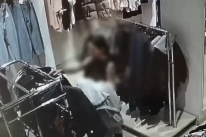 Северчанка попалась на краже юбки и футболки из магазина