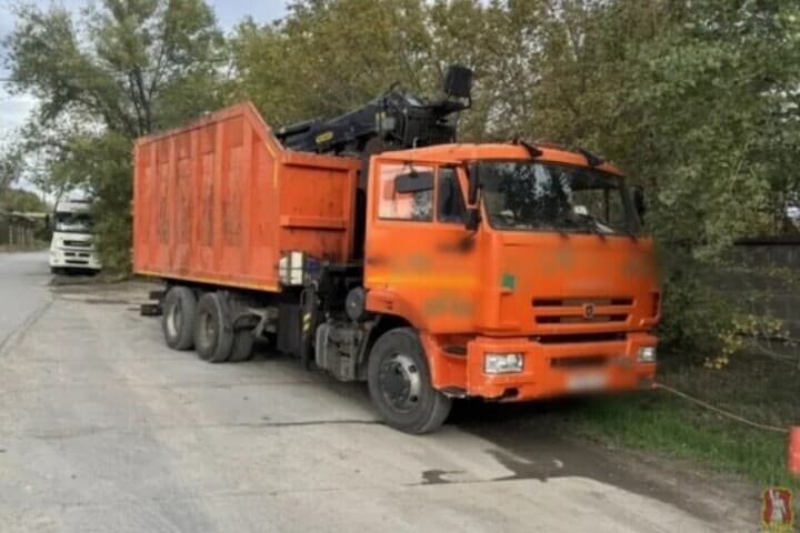 В Красноармейском районе Волгограда самосвал задавил мужчину